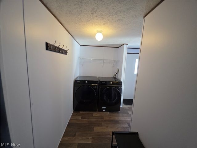 135 Inglewood Place, Elyria, OH 44035