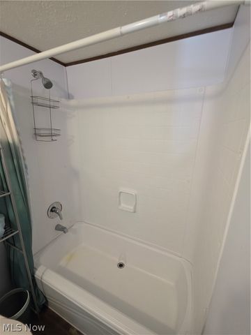 135 Inglewood Place, Elyria, OH 44035