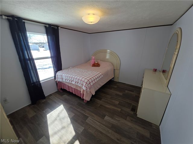 135 Inglewood Place, Elyria, OH 44035