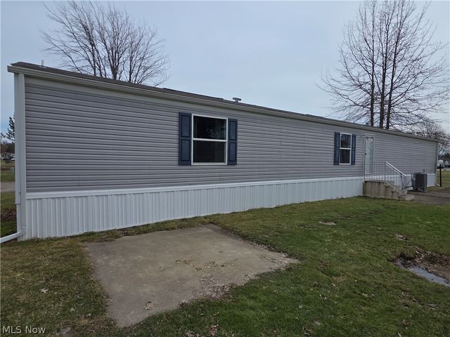 135 Inglewood Place, Elyria, OH 44035