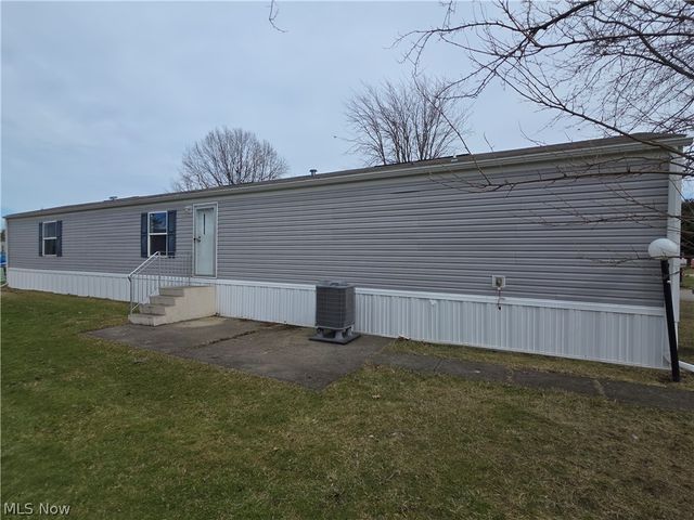 135 Inglewood Place, Elyria, OH 44035