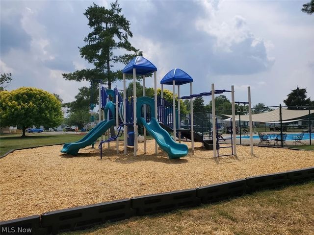 135 Inglewood Place, Elyria, OH 44035