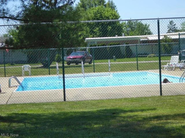 135 Inglewood Place, Elyria, OH 44035