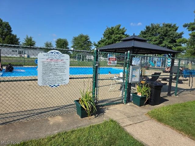 135 Inglewood Place, Elyria, OH 44035