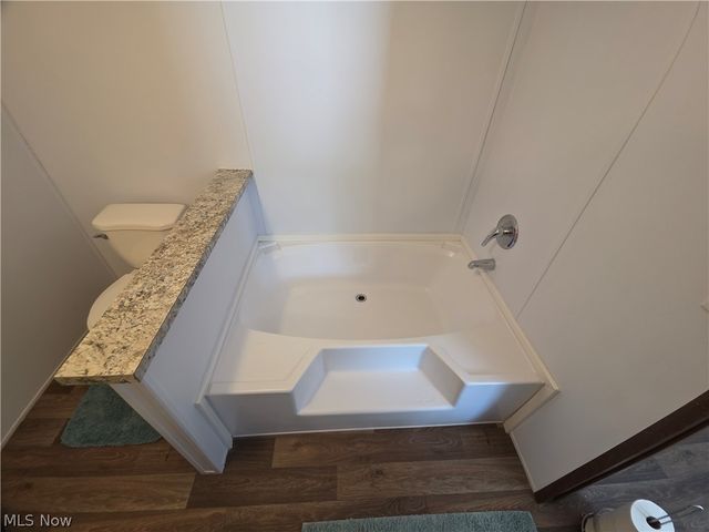 135 Inglewood Place, Elyria, OH 44035