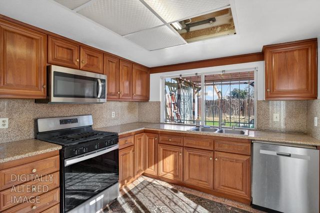 7421 Palmer House Dr, Sacramento, CA 95828