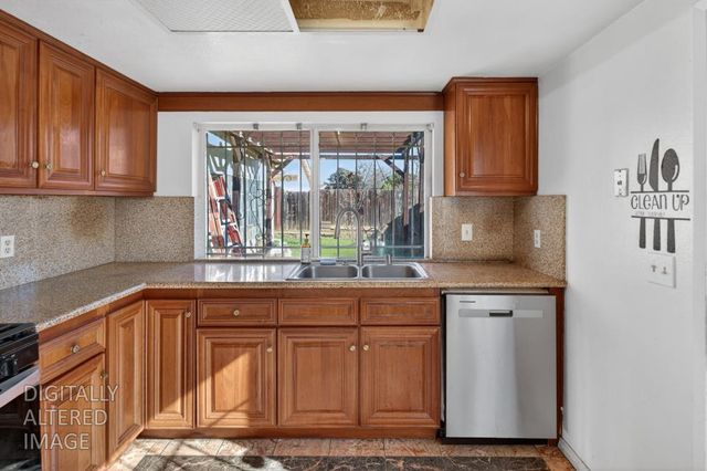 7421 Palmer House Dr, Sacramento, CA 95828