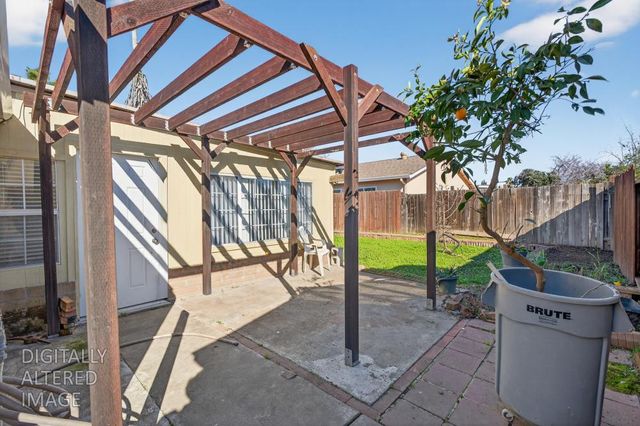 7421 Palmer House Dr, Sacramento, CA 95828