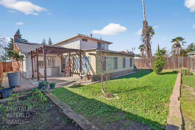 7421 Palmer House Dr, Sacramento, CA 95828