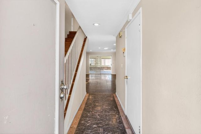 7421 Palmer House Dr, Sacramento, CA 95828