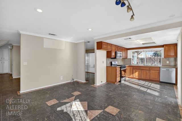 7421 Palmer House Dr, Sacramento, CA 95828