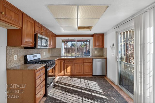 7421 Palmer House Dr, Sacramento, CA 95828