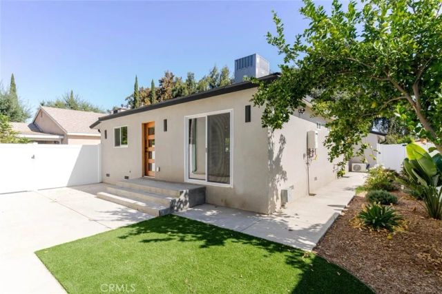 6837 Yolanda Avenue, Reseda, CA 91335