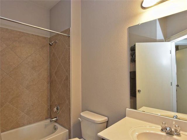 2001 Faro DR 21, Austin, TX 78741