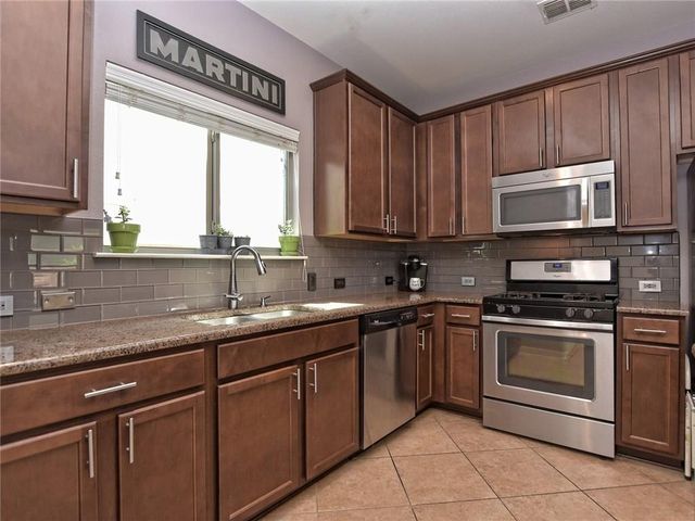 2001 Faro DR 21, Austin, TX 78741