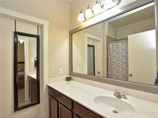 2001 Faro DR 21, Austin, TX 78741
