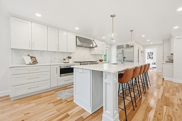 8 Blue Jay Ln, Ashland, MA 01721