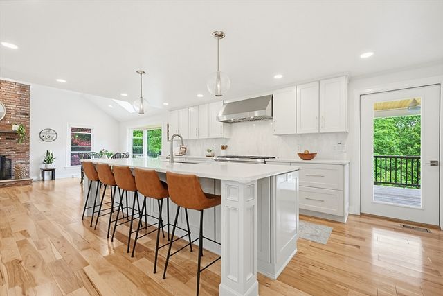 8 Blue Jay Ln, Ashland, MA 01721