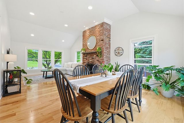 8 Blue Jay Ln, Ashland, MA 01721