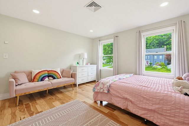 8 Blue Jay Ln, Ashland, MA 01721