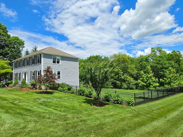 8 Blue Jay Ln, Ashland, MA 01721