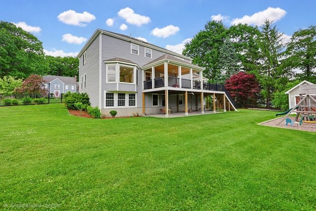 8 Blue Jay Ln, Ashland, MA 01721
