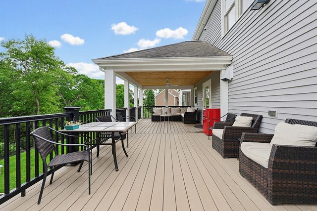 8 Blue Jay Ln, Ashland, MA 01721