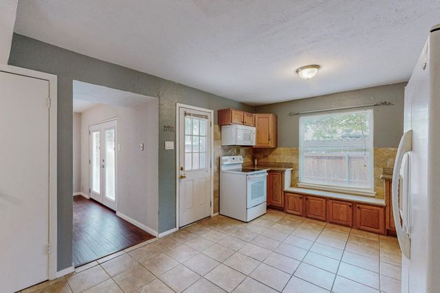 13818 Methuen Green Lane, Dallas, TX 75240