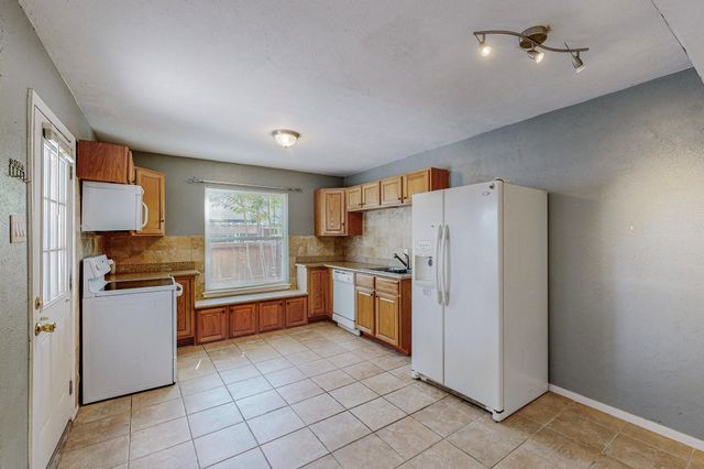 13818 Methuen Green Lane, Dallas, TX 75240