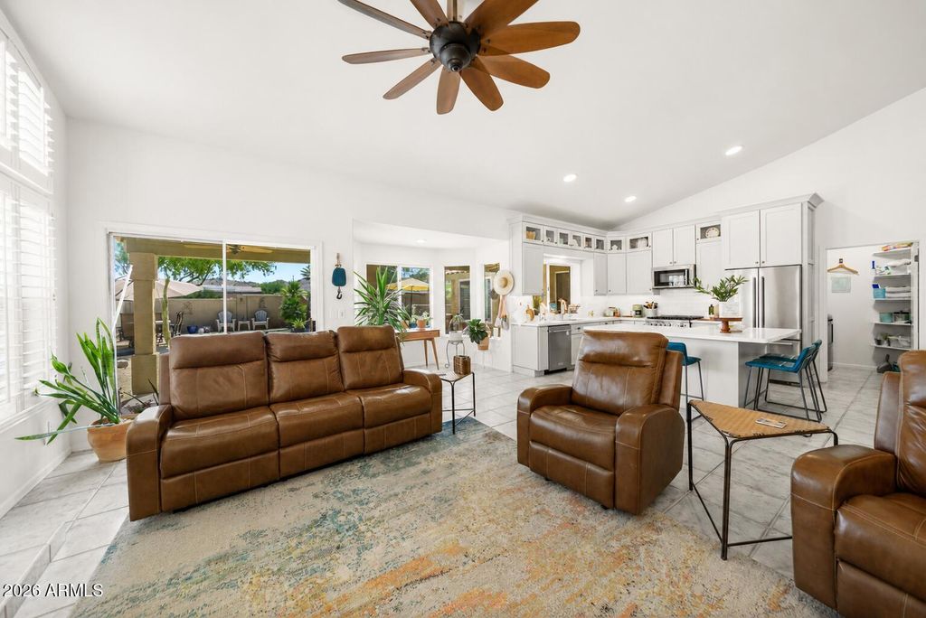 Image 10 of property listing at 10791 S XAVIER Court, Goodyear, AZ 85338