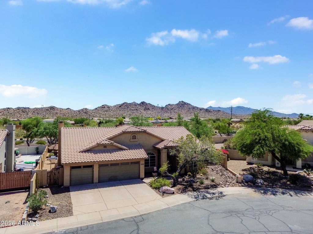 Image 2 of property listing at 10791 S XAVIER Court, Goodyear, AZ 85338
