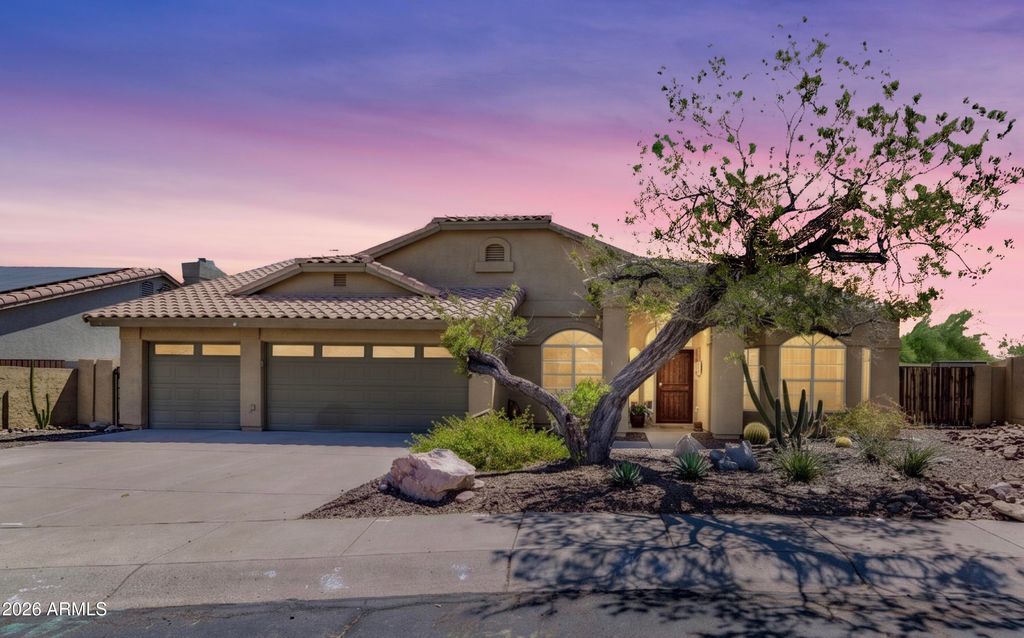 Image 3 of property listing at 10791 S XAVIER Court, Goodyear, AZ 85338