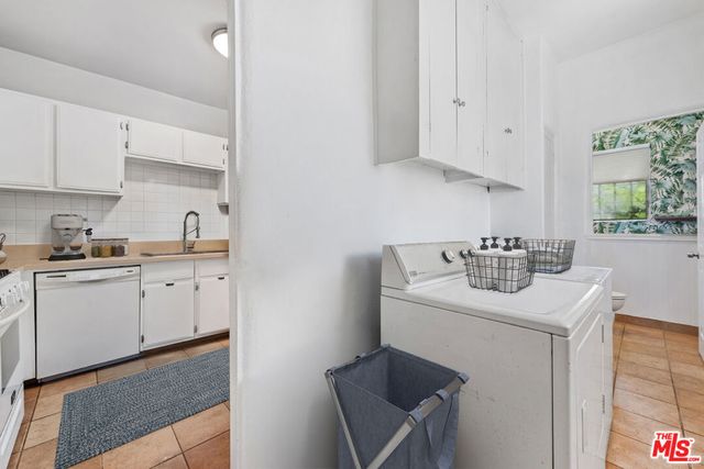 8130 Blackburn Avenue, Los Angeles, CA 90048