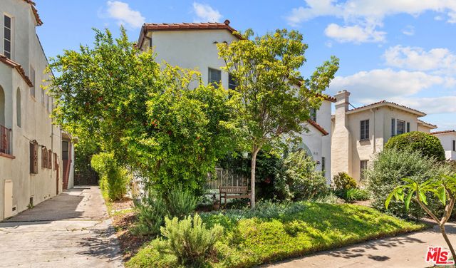 8130 Blackburn Avenue, Los Angeles, CA 90048