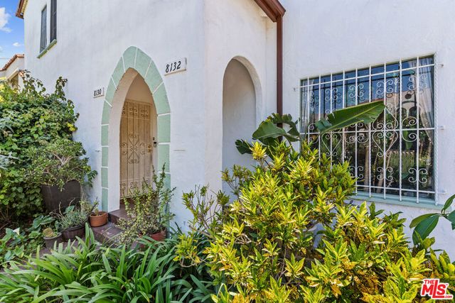 8130 Blackburn Avenue, Los Angeles, CA 90048
