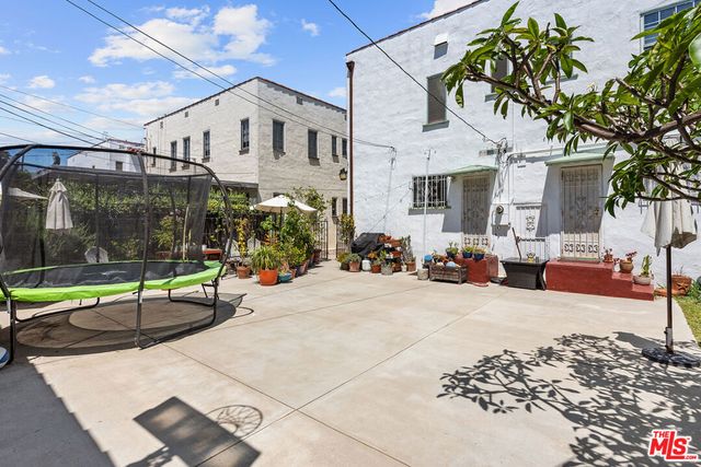 8130 Blackburn Avenue, Los Angeles, CA 90048
