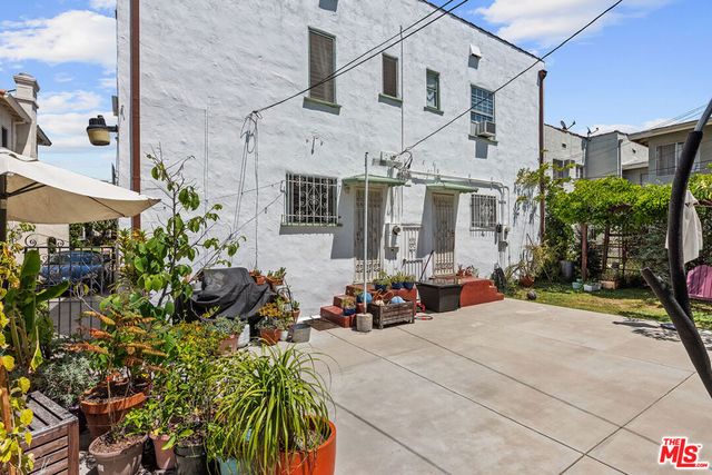 8130 Blackburn Avenue, Los Angeles, CA 90048