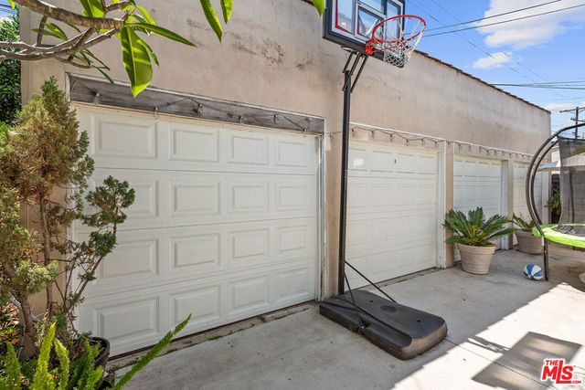 8130 Blackburn Avenue, Los Angeles, CA 90048