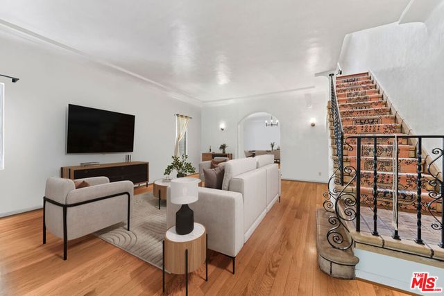 8130 Blackburn Avenue, Los Angeles, CA 90048