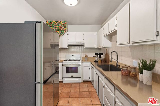 8130 Blackburn Avenue, Los Angeles, CA 90048