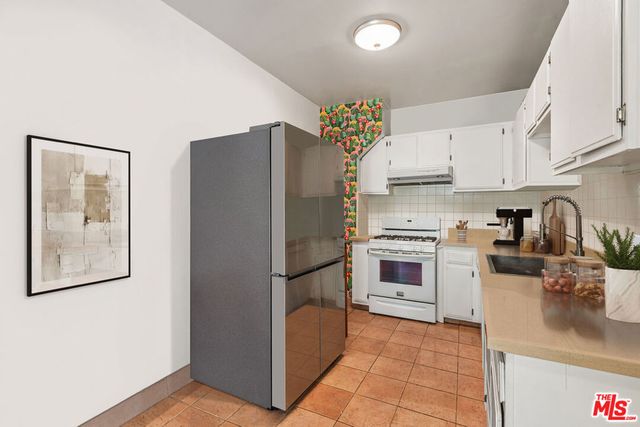 8130 Blackburn Avenue, Los Angeles, CA 90048