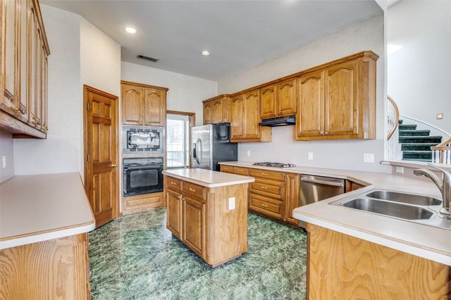 1119 Shallow Bend Drive, Desoto, TX 75115