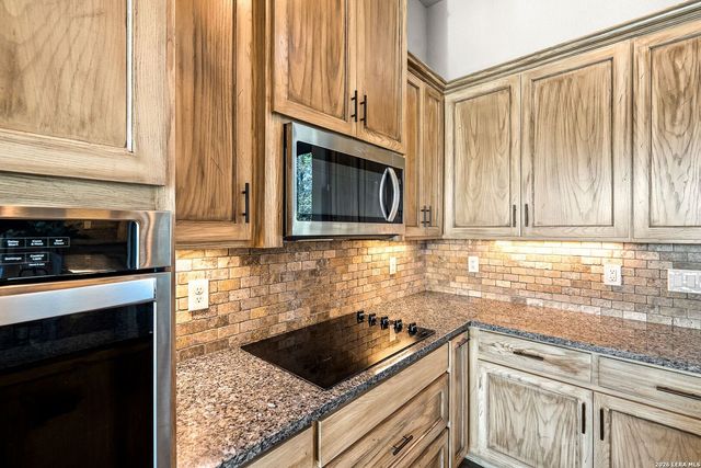109 Owen Ridge Dr, La Vernia, TX 78121