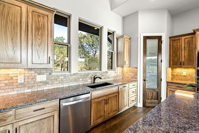 109 Owen Ridge Dr, La Vernia, TX 78121