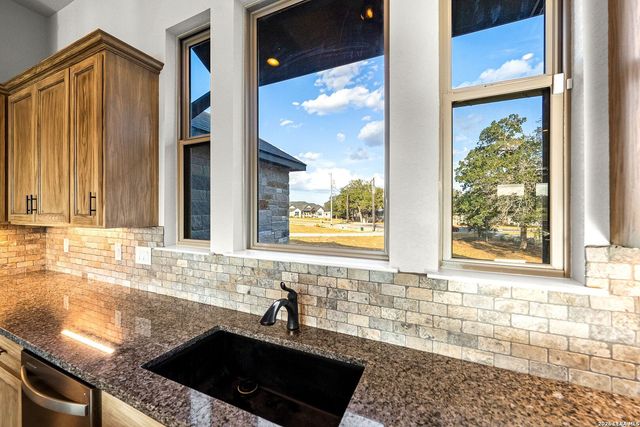 109 Owen Ridge Dr, La Vernia, TX 78121