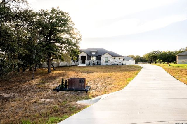 109 Owen Ridge Dr, La Vernia, TX 78121