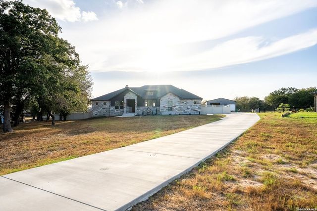 109 Owen Ridge Dr, La Vernia, TX 78121