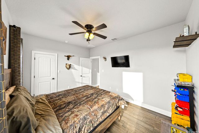 109 Owen Ridge Dr, La Vernia, TX 78121