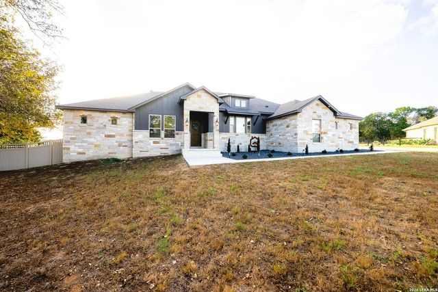 109 Owen Ridge Dr, La Vernia, TX 78121