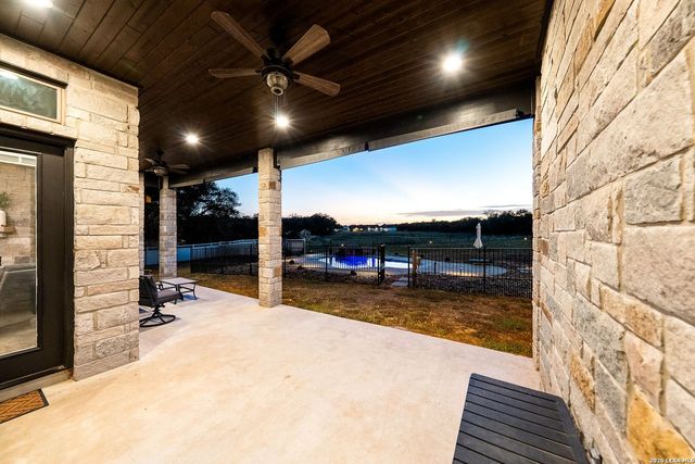 109 Owen Ridge Dr, La Vernia, TX 78121